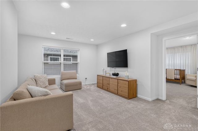 10111 Washington Glen Dr, Dayton, OH 45458