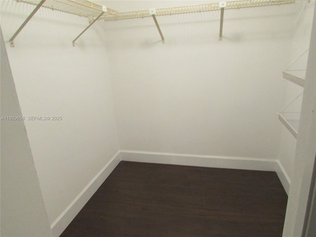 200 Lakeview Dr 108, Weston, FL 33326