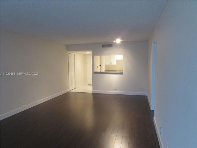 200 Lakeview Dr 108, Weston, FL 33326