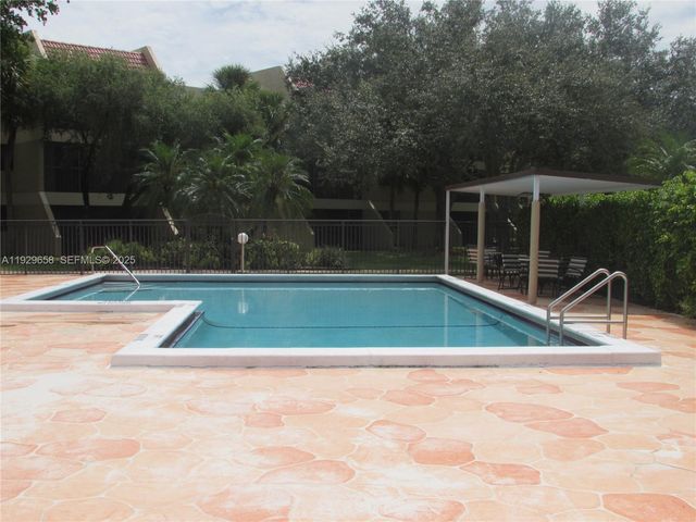 200 Lakeview Dr 108, Weston, FL 33326