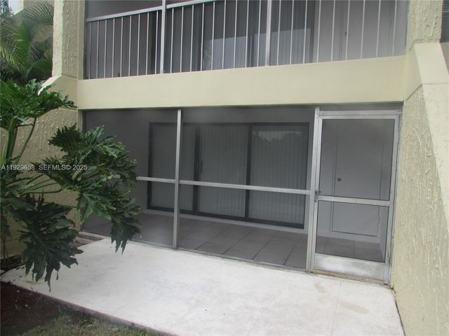 200 Lakeview Dr 108, Weston, FL 33326