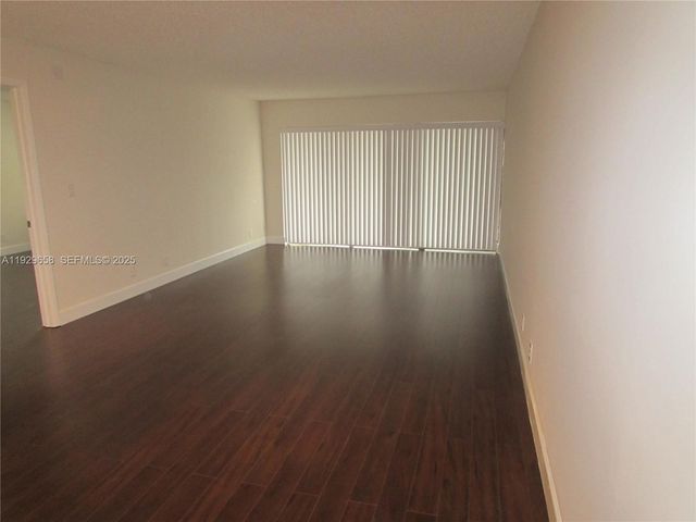 200 Lakeview Dr 108, Weston, FL 33326