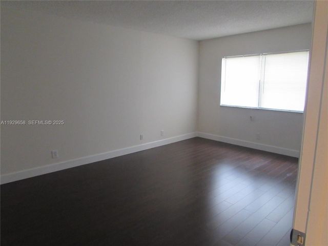 200 Lakeview Dr 108, Weston, FL 33326