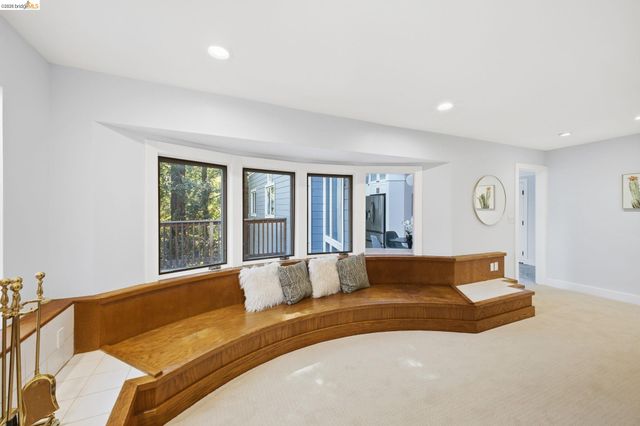 64 Valencia Rd, Orinda, CA 94563