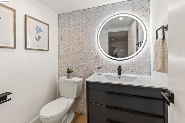 64 Valencia Rd, Orinda, CA 94563