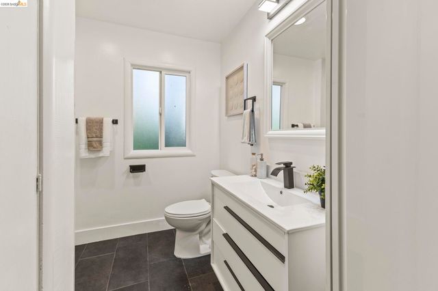 64 Valencia Rd, Orinda, CA 94563