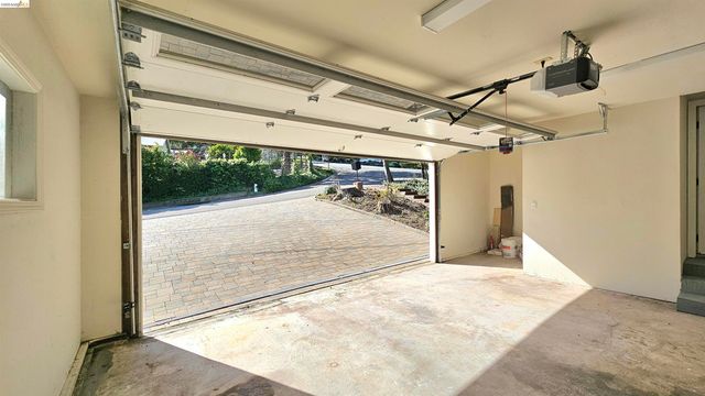 64 Valencia Rd, Orinda, CA 94563