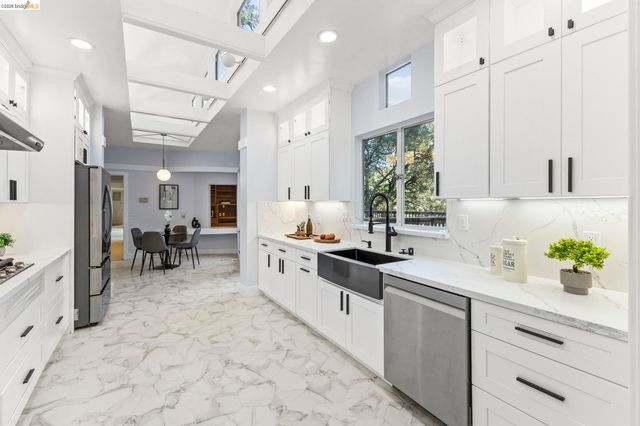 64 Valencia Rd, Orinda, CA 94563