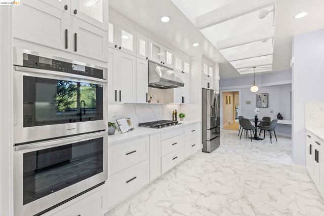 64 Valencia Rd, Orinda, CA 94563