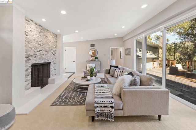 64 Valencia Rd, Orinda, CA 94563