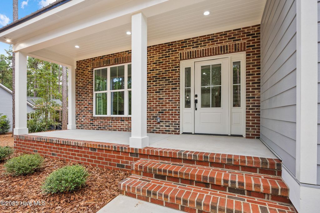 284 Longleaf Drive, West End, NC 27376
