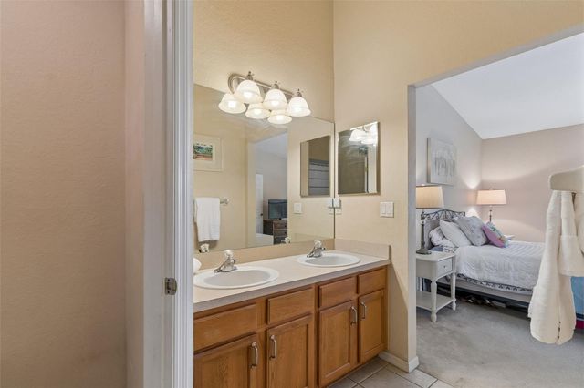 1633 HAMMOCKS AVENUE 1633, Lutz, FL 33549