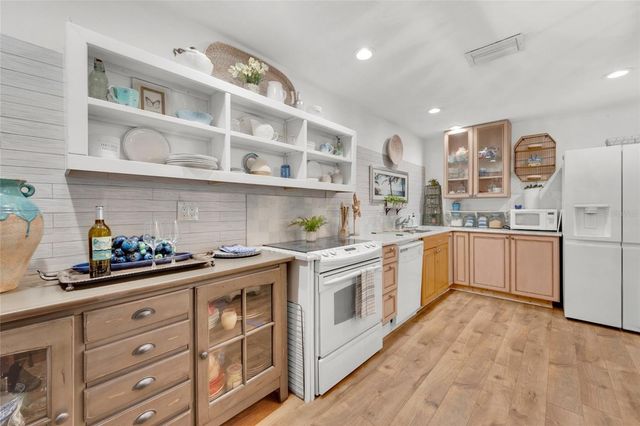 1608 WHITEBRIDGE DRIVE B, Palm Harbor, FL 34684