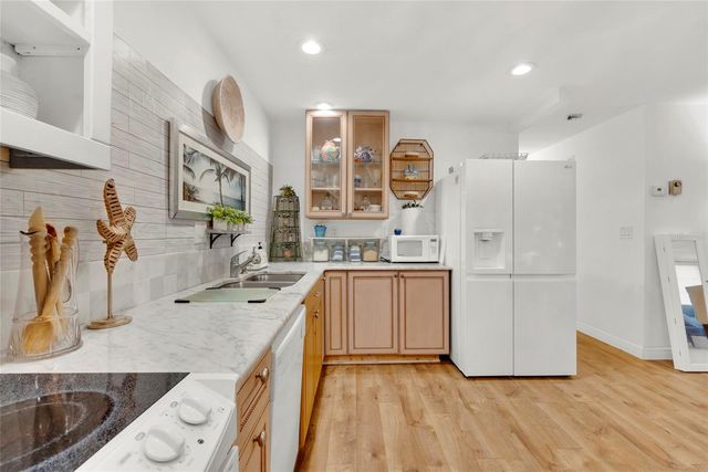 1608 WHITEBRIDGE DRIVE B, Palm Harbor, FL 34684