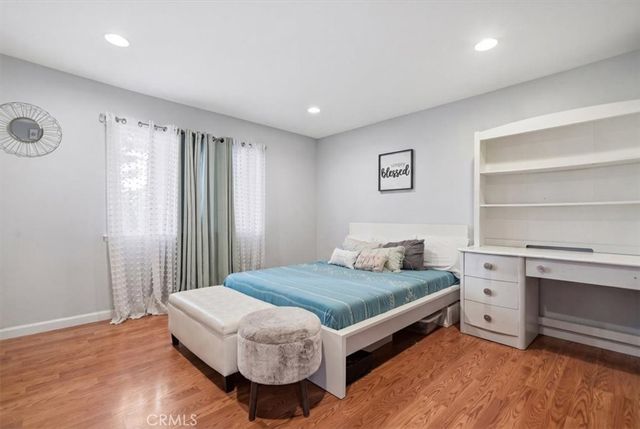 9533 Frankirst, North Hills, CA 91343
