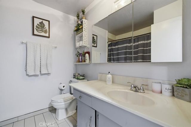9533 Frankirst, North Hills, CA 91343