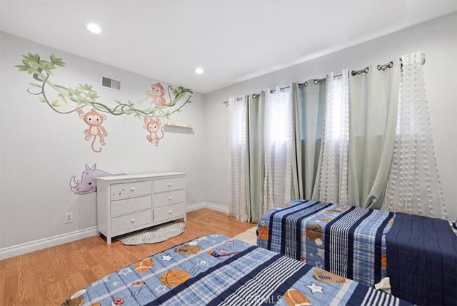 9533 Frankirst, North Hills, CA 91343