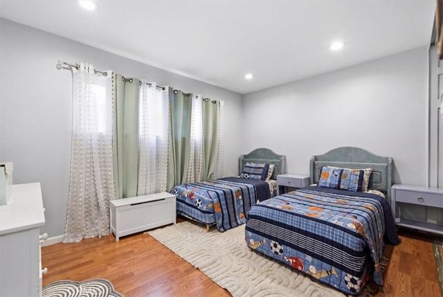 9533 Frankirst, North Hills, CA 91343