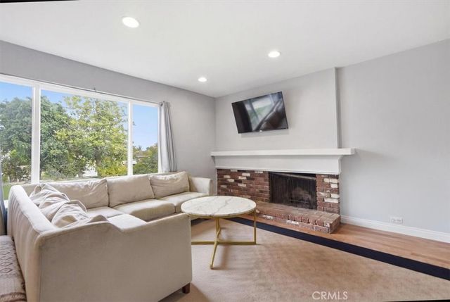 9533 Frankirst, North Hills, CA 91343