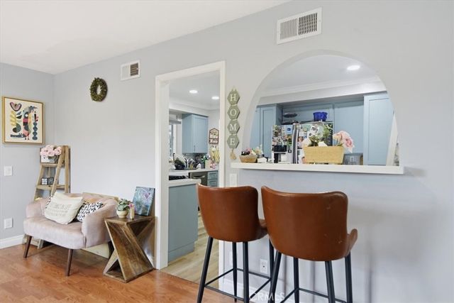 9533 Frankirst, North Hills, CA 91343