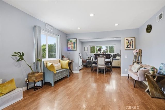 9533 Frankirst, North Hills, CA 91343
