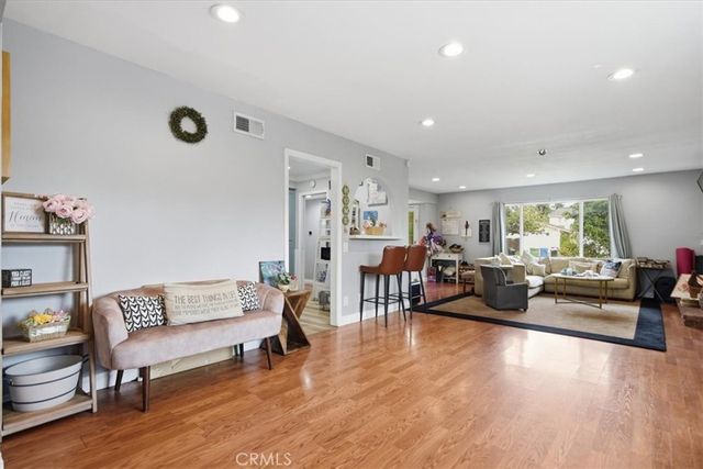 9533 Frankirst, North Hills, CA 91343