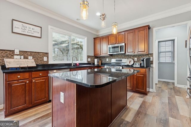 215 Revillion Way, Woodstock, GA 30188