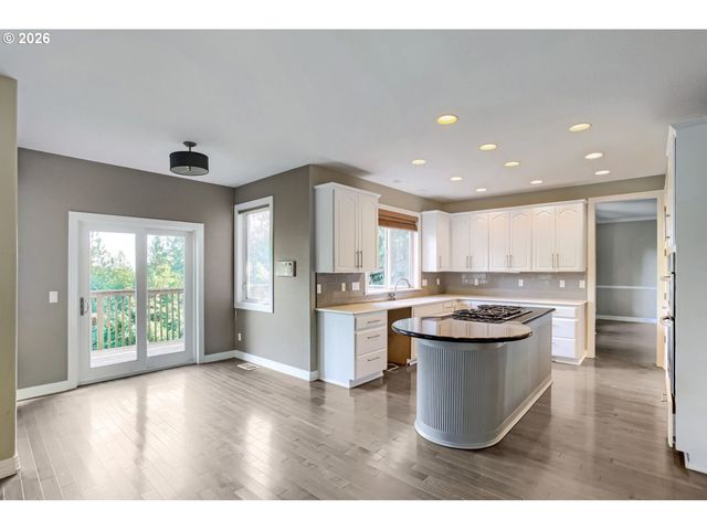 10585 Nw SKYLINE Blvd, Portland, OR 97231