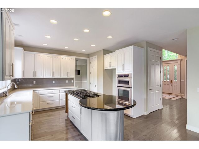 10585 Nw SKYLINE Blvd, Portland, OR 97231