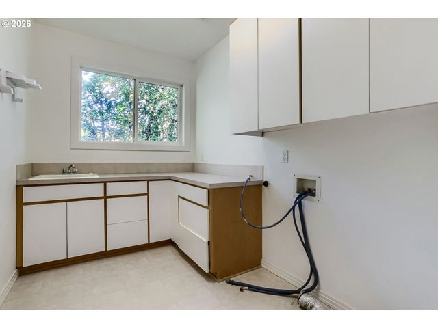 10585 Nw SKYLINE Blvd, Portland, OR 97231