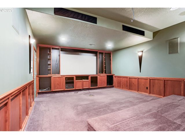 10585 Nw SKYLINE Blvd, Portland, OR 97231