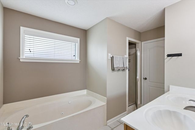 6315 Ivy Trails Drive, Olive Branch, MS 38654