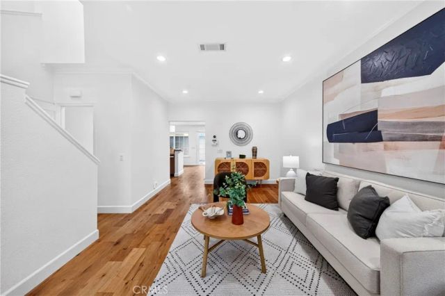 93 Goldenrod, Irvine, CA 92614