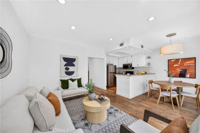 93 Goldenrod, Irvine, CA 92614