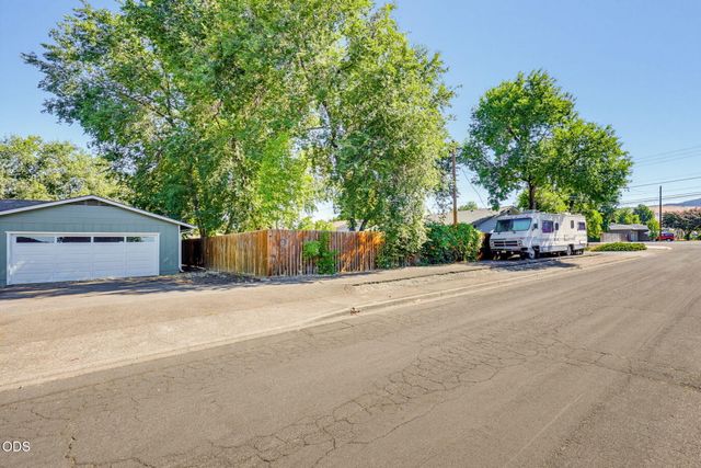 1995 Alpine Court, Medford, OR 97504