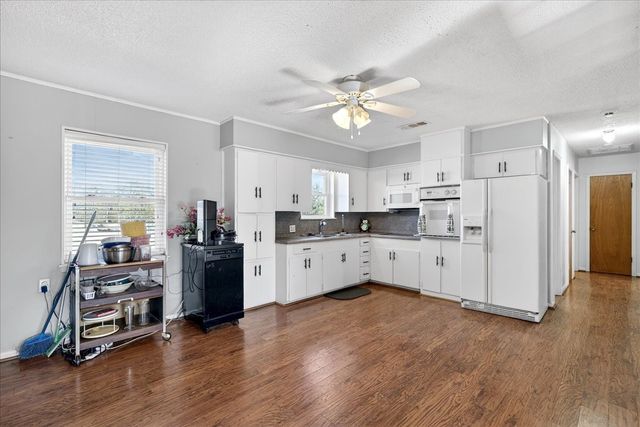 300 County Road 2100 Road, Seven Points, TX 75143