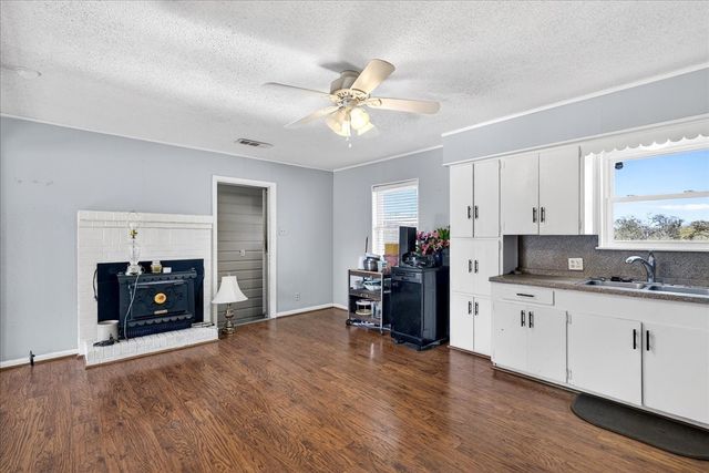 300 County Road 2100 Road, Seven Points, TX 75143