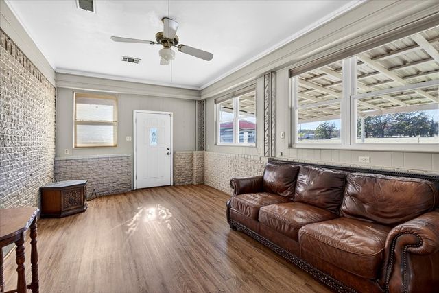 300 County Road 2100 Road, Seven Points, TX 75143