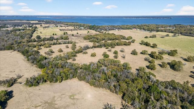 300 County Road 2100 Road, Seven Points, TX 75143