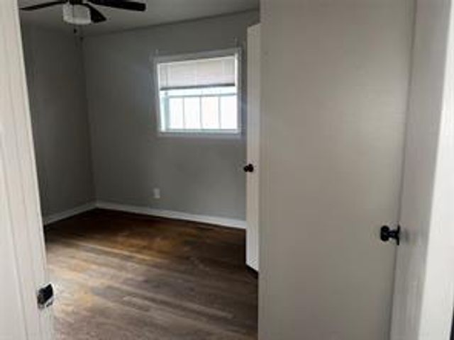 10546 Royal Oaks Drive, Houston, TX 77016