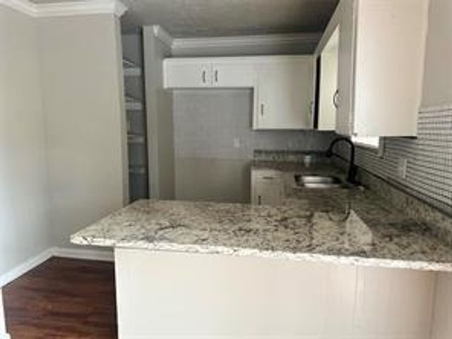 10546 Royal Oaks Drive, Houston, TX 77016