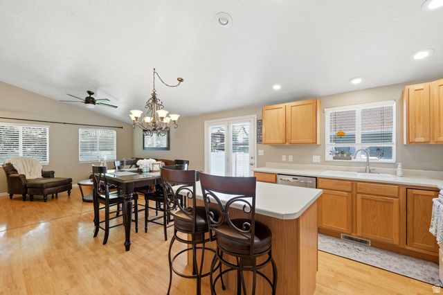 8462 S OAK FARM DR, West Jordan, UT 84081