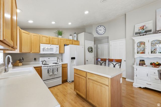 8462 S OAK FARM DR, West Jordan, UT 84081