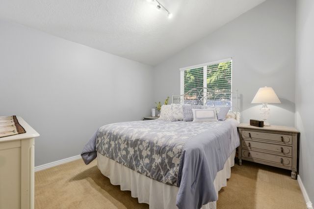 8462 S OAK FARM DR, West Jordan, UT 84081