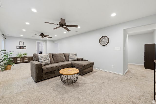 8462 S OAK FARM DR, West Jordan, UT 84081