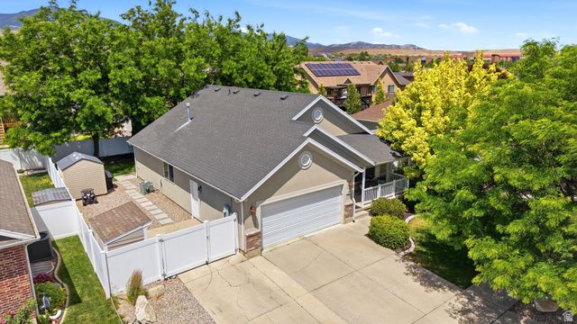 8462 S OAK FARM DR, West Jordan, UT 84081
