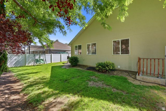 8462 S OAK FARM DR, West Jordan, UT 84081