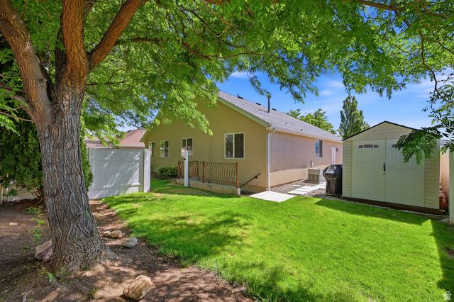 8462 S OAK FARM DR, West Jordan, UT 84081