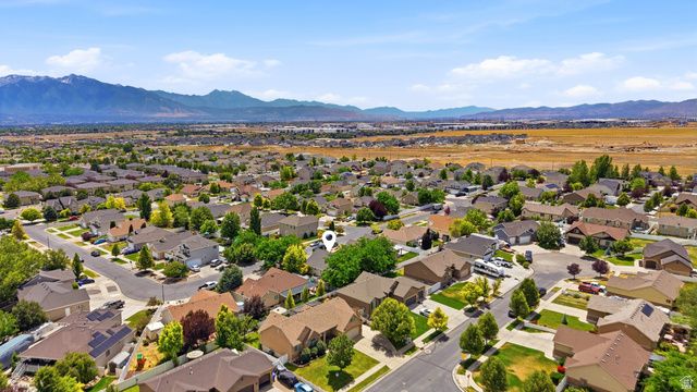 8462 S OAK FARM DR, West Jordan, UT 84081