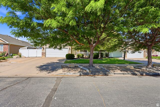 8462 S OAK FARM DR, West Jordan, UT 84081